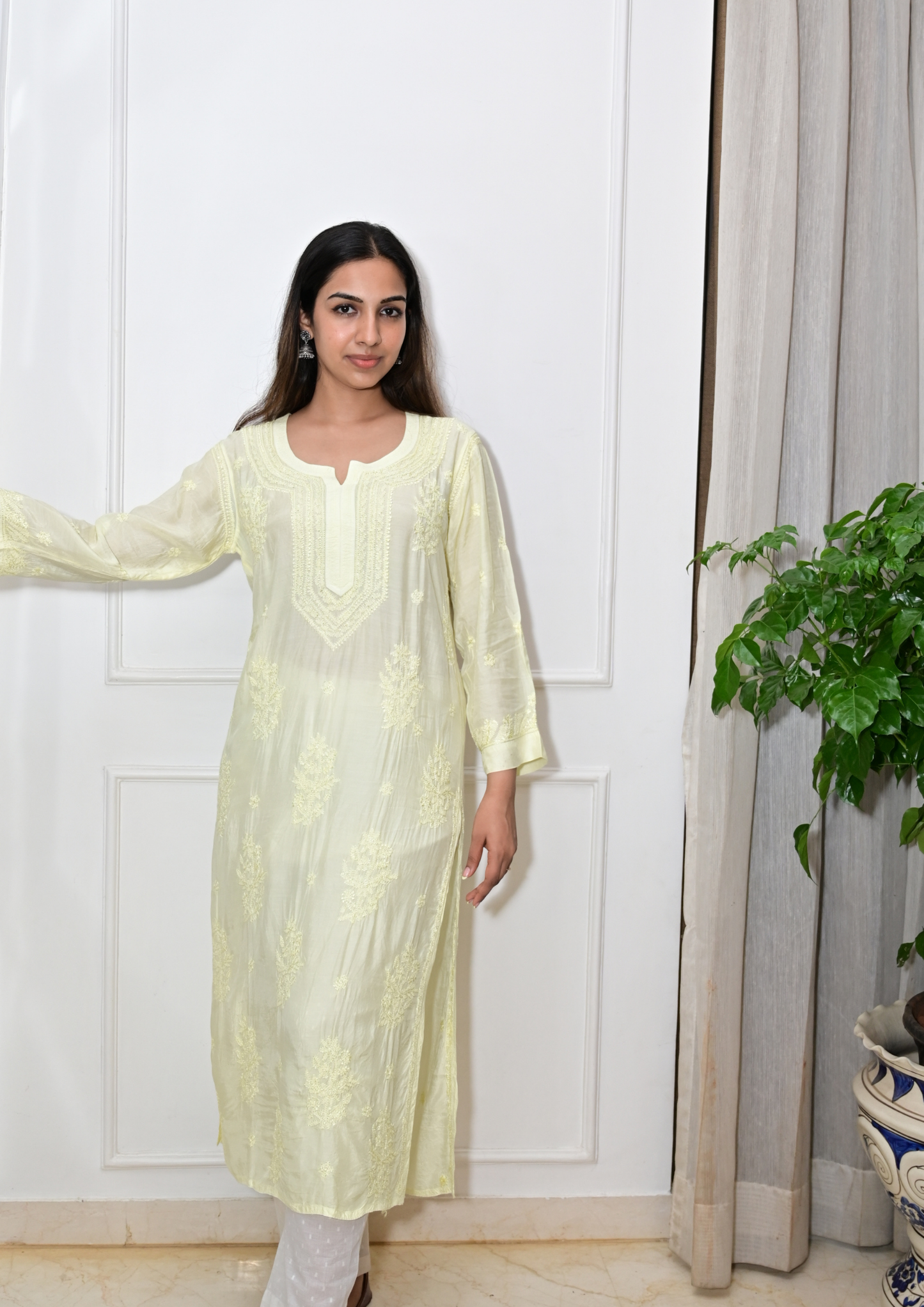 Muslin Lucknowi Kurta With Intricate Thread Work- Light Yellow