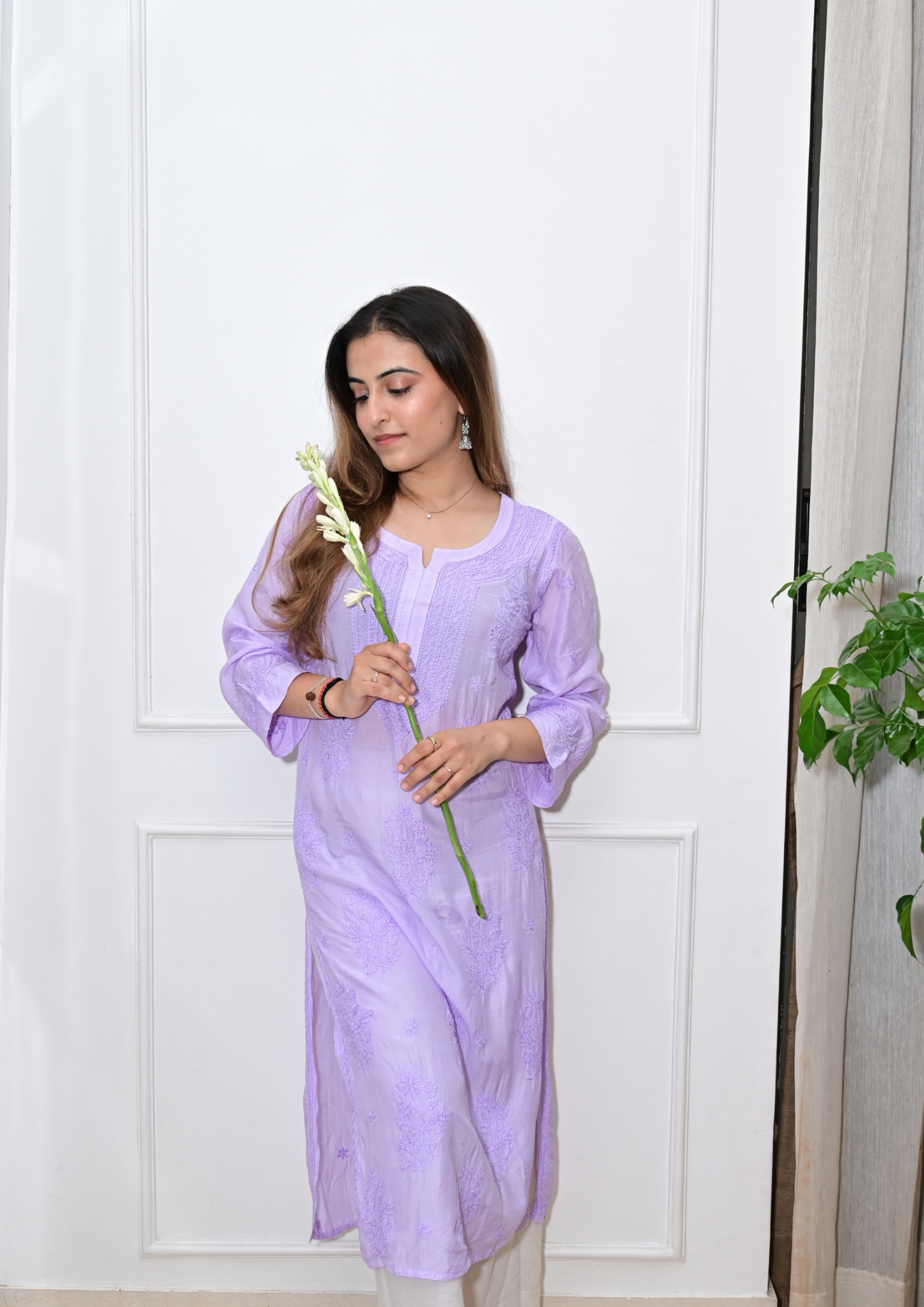 Muslin Lucknowi Kurta With Intricate Thread Work- Lilac