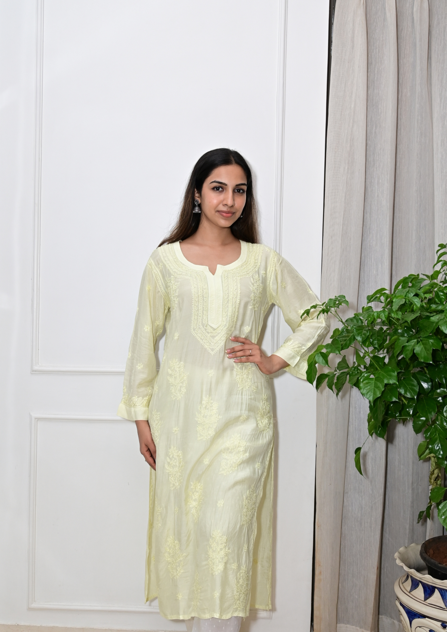Muslin Lucknowi Kurta With Intricate Thread Work- Light Yellow