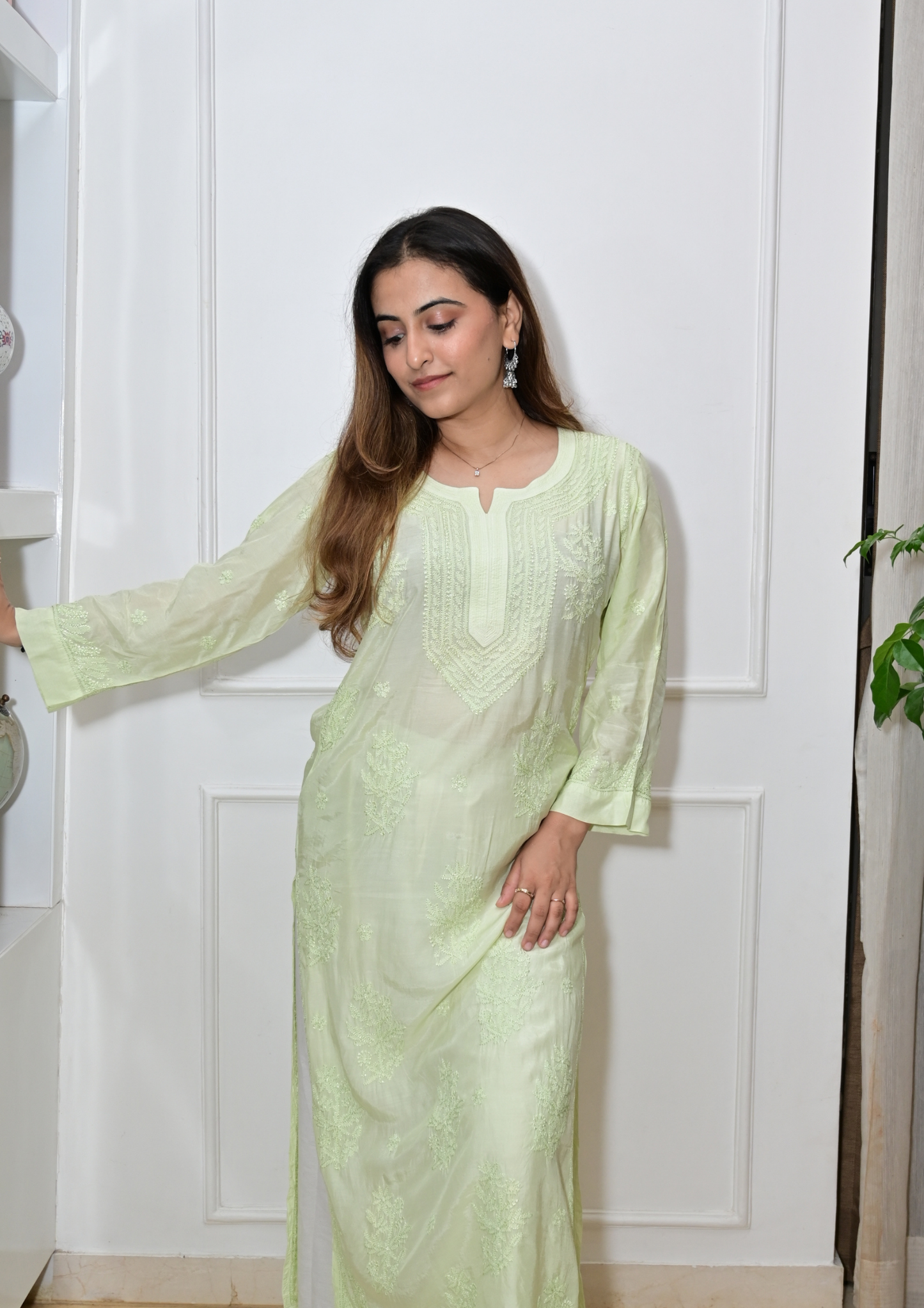 Muslin Lucknowi Kurta With Intricate Thread Work- Light Green