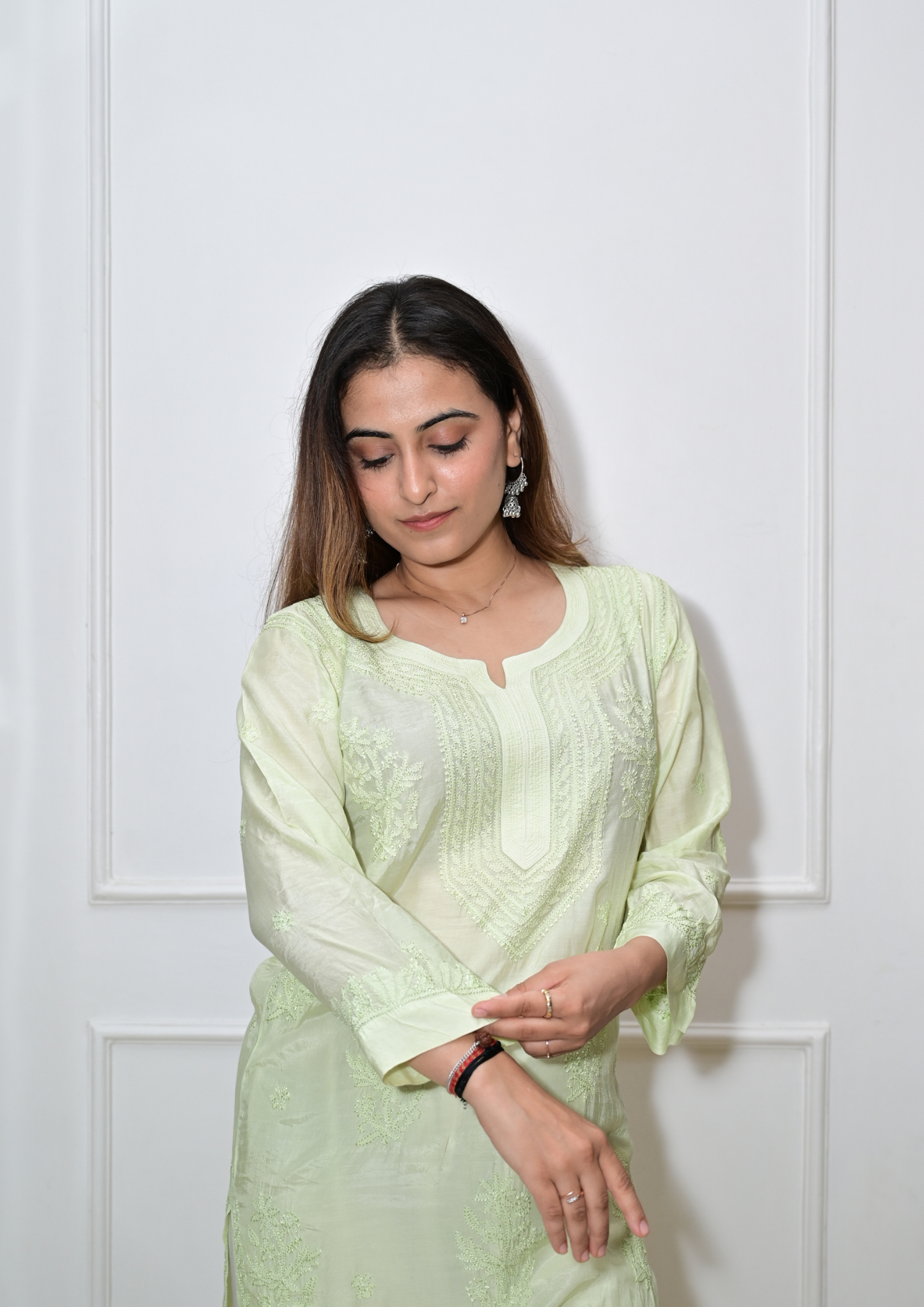 Muslin Lucknowi Kurta With Intricate Thread Work- Light Green