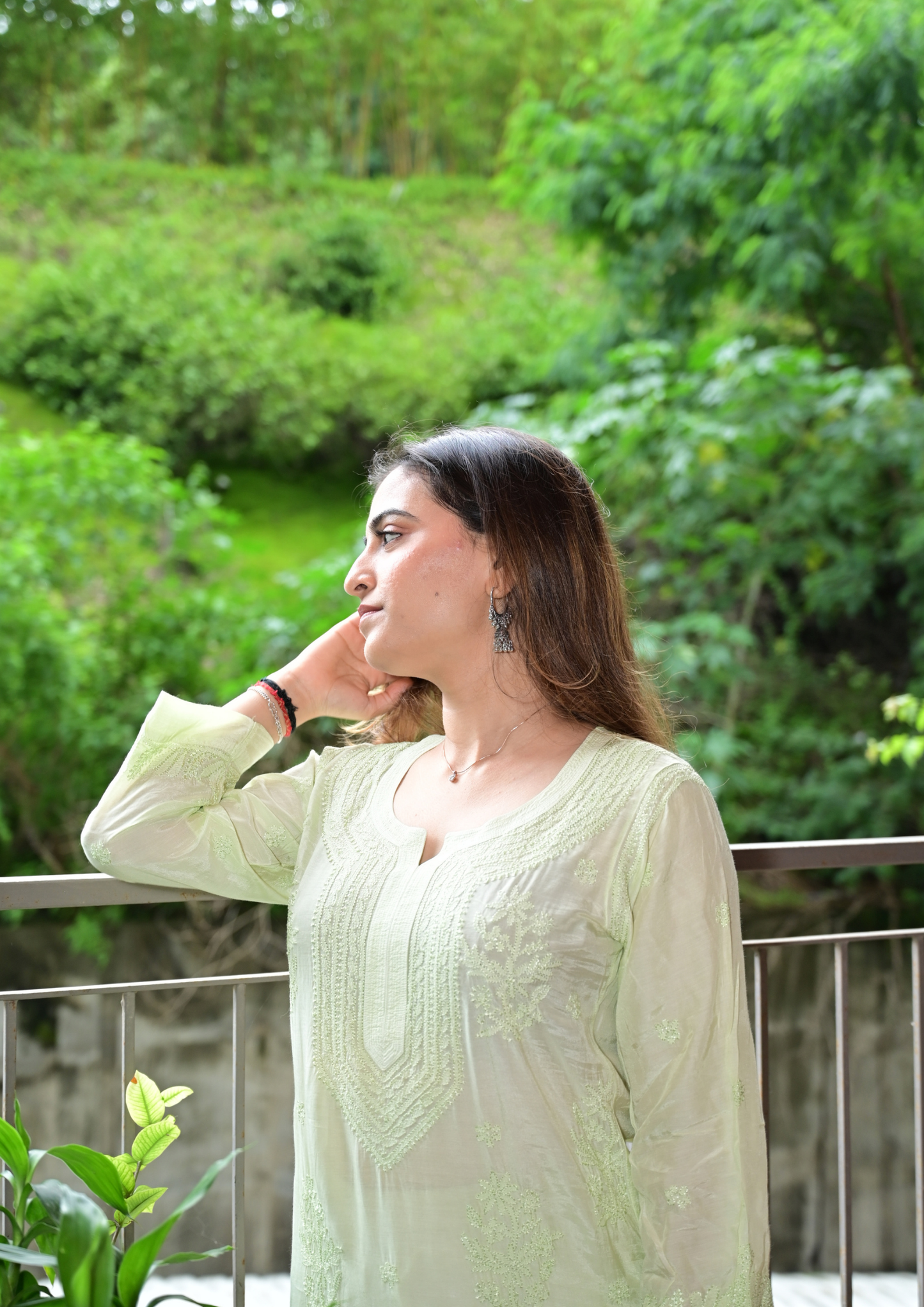 Muslin Lucknowi Kurta With Intricate Thread Work- Light Green